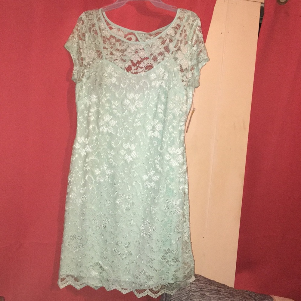 Excellent condition. Never been worn